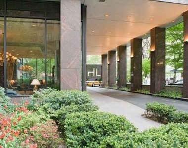 East 75th Street - Photo Thumbnail 10