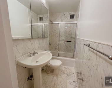 East 83 Street - Photo Thumbnail 3