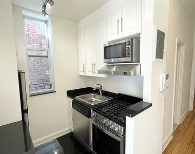East 83rd Street - Photo Thumbnail 3
