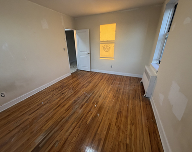 143-6 Barclay Avenue - Photo Thumbnail 5