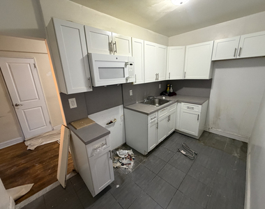 143-6 Barclay Avenue - Photo Thumbnail 3