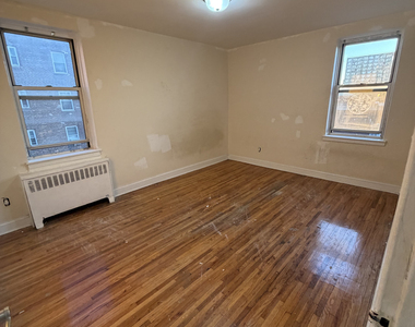 143-6 Barclay Avenue - Photo Thumbnail 4