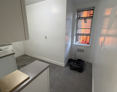 143-6 Barclay Avenue - Photo Thumbnail 2