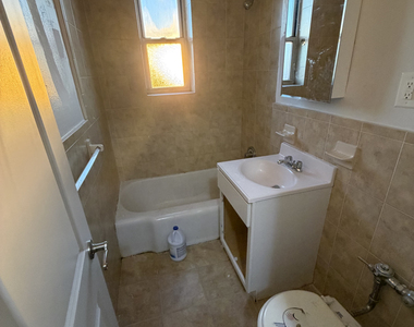 143-6 Barclay Avenue - Photo Thumbnail 7