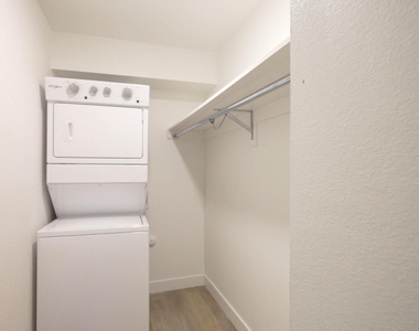 3025 N 36th Street - Photo Thumbnail 8