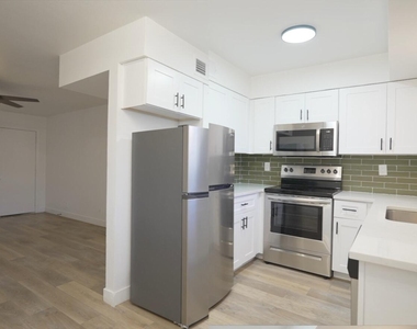 3025 N 36th Street - Photo Thumbnail 4
