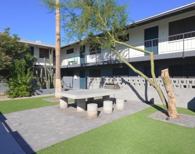 3025 N 36th Street - Photo Thumbnail 11