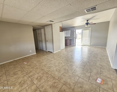 201 W Barrus Place - Photo Thumbnail 3