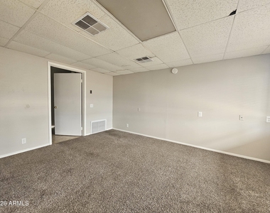 201 W Barrus Place - Photo Thumbnail 8