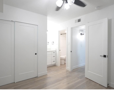 3025 N 36th Street - Photo Thumbnail 2