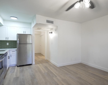 3025 N 36th Street - Photo Thumbnail 1