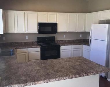 4557 E Del Rio Street - Photo Thumbnail 5