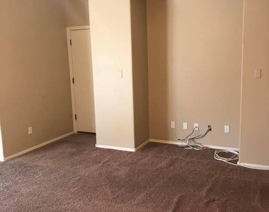 4557 E Del Rio Street - Photo Thumbnail 7