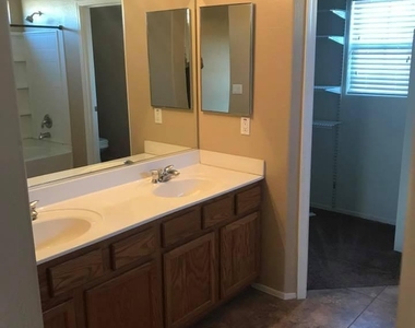 4557 E Del Rio Street - Photo Thumbnail 15