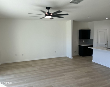 577 N 17th Street - Photo Thumbnail 13