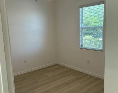 577 N 17th Street - Photo Thumbnail 5