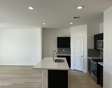 577 N 17th Street - Photo Thumbnail 14
