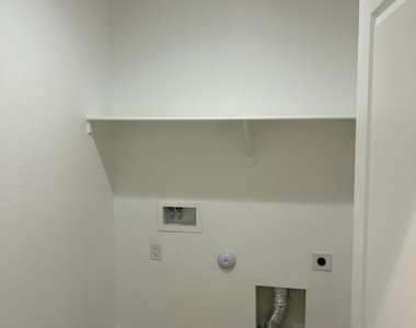 577 N 17th Street - Photo Thumbnail 16