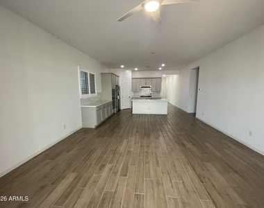 22698 E Roundup Way - Photo Thumbnail 9