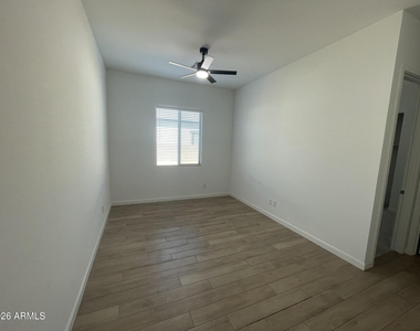 22698 E Roundup Way - Photo Thumbnail 12