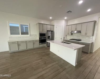 22698 E Roundup Way - Photo Thumbnail 8