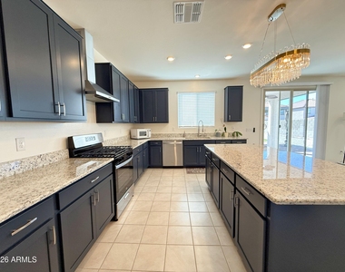 17153 W Blue Sky Drive - Photo Thumbnail 7
