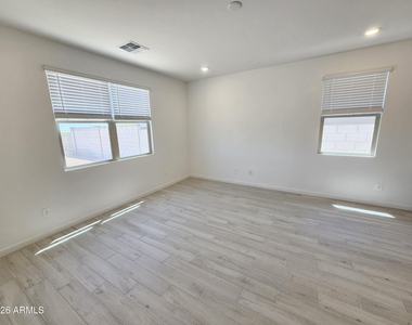 26007 N 160th Lane - Photo Thumbnail 17