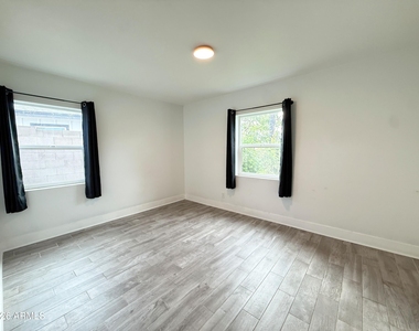 1116 E Fern Drive N - Photo Thumbnail 20