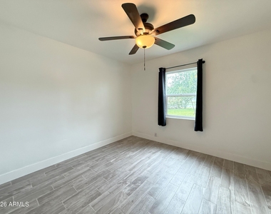 1116 E Fern Drive N - Photo Thumbnail 17