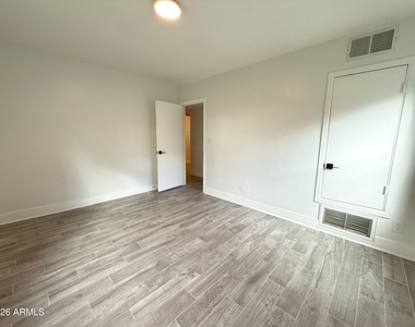 1116 E Fern Drive N - Photo Thumbnail 21