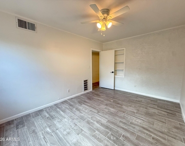 1116 E Fern Drive N - Photo Thumbnail 13