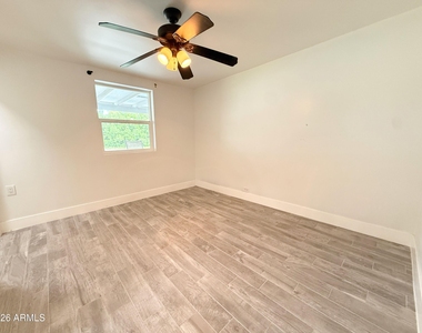 1116 E Fern Drive N - Photo Thumbnail 14