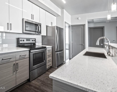 425 W Osborn Road - Photo Thumbnail 4