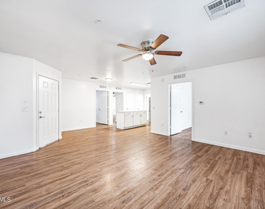 3065 N 67th Avenue - Photo Thumbnail 4