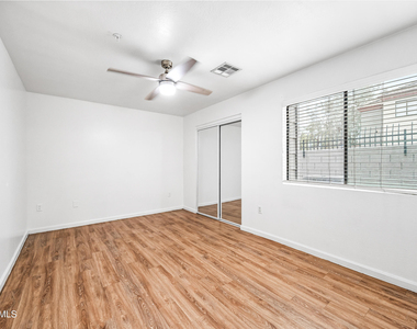 3065 N 67th Avenue - Photo Thumbnail 15