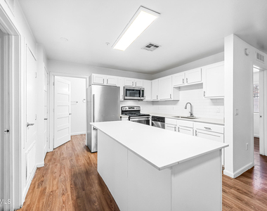 3065 N 67th Avenue - Photo Thumbnail 6