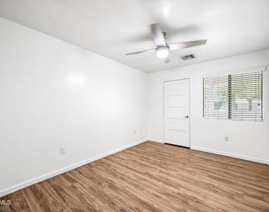 3065 N 67th Avenue - Photo Thumbnail 14