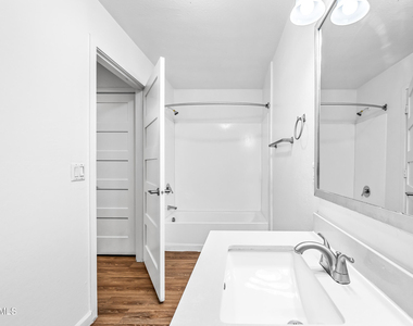 3065 N 67th Avenue - Photo Thumbnail 17