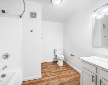 3065 N 67th Avenue - Photo Thumbnail 13