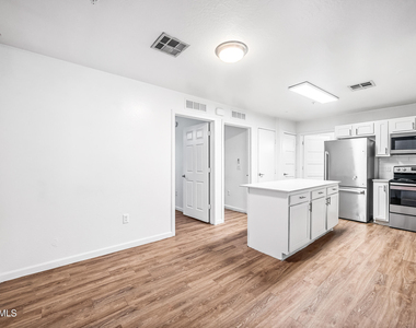 3065 N 67th Avenue - Photo Thumbnail 5