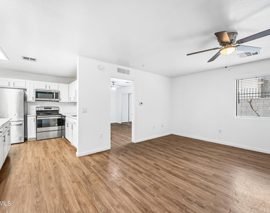 3065 N 67th Avenue - Photo Thumbnail 2