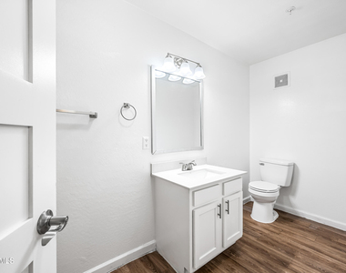 3065 N 67th Avenue - Photo Thumbnail 16