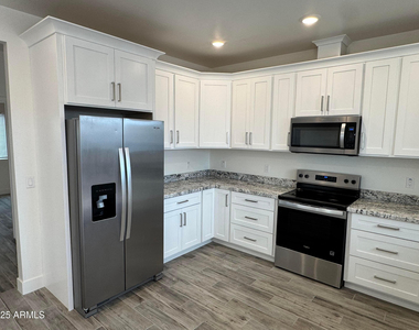 2814 E Roeser Road - Photo Thumbnail 5