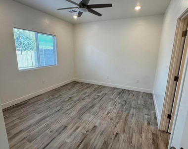 2814 E Roeser Road - Photo Thumbnail 7