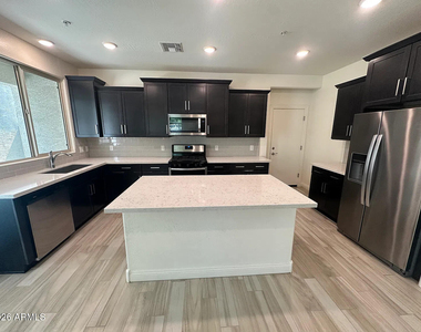 2509 N Heritage Street - Photo Thumbnail 4
