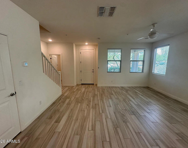 2509 N Heritage Street - Photo Thumbnail 3
