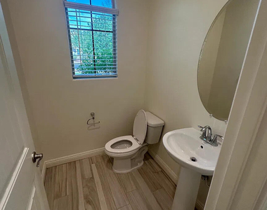 2509 N Heritage Street - Photo Thumbnail 8