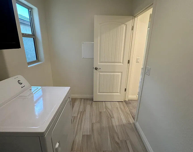 2509 N Heritage Street - Photo Thumbnail 24