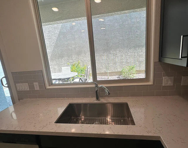 2509 N Heritage Street - Photo Thumbnail 6