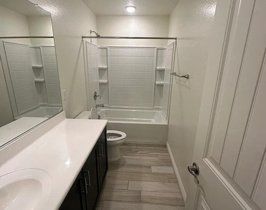 2509 N Heritage Street - Photo Thumbnail 25